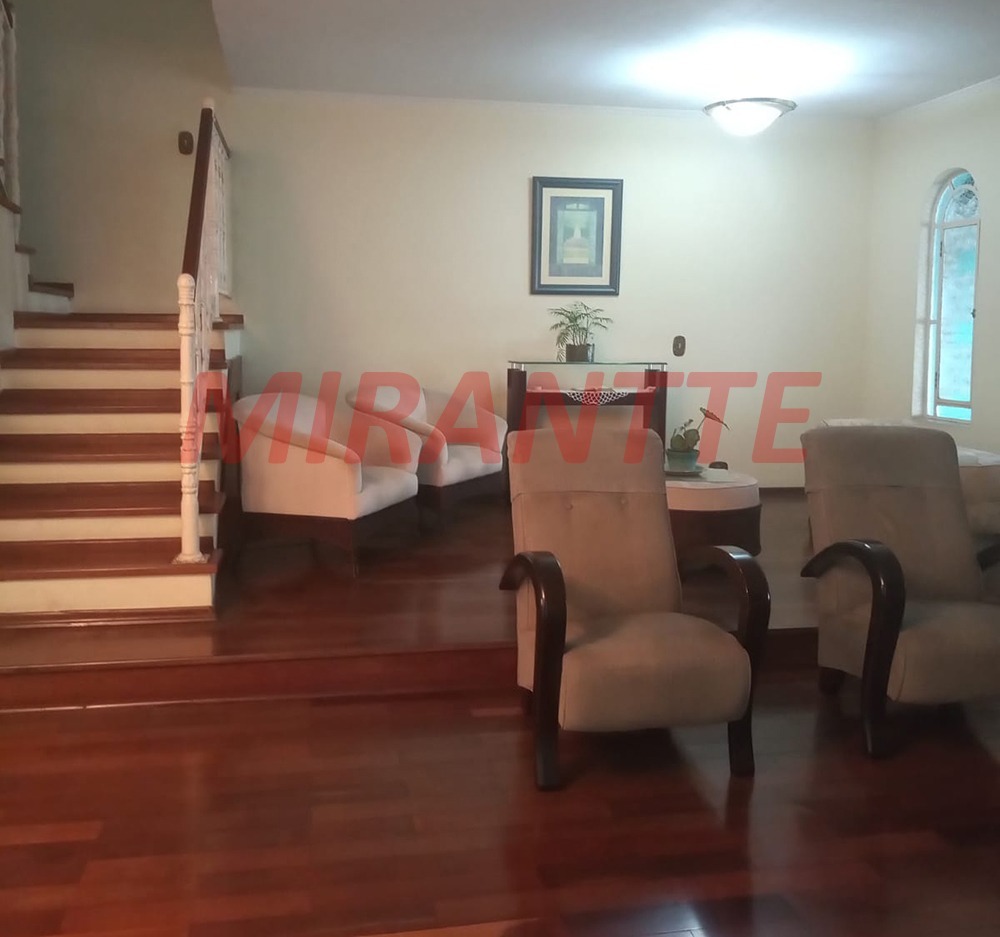 Sobrado de 300m² com 4 quartos em Vila Amelia