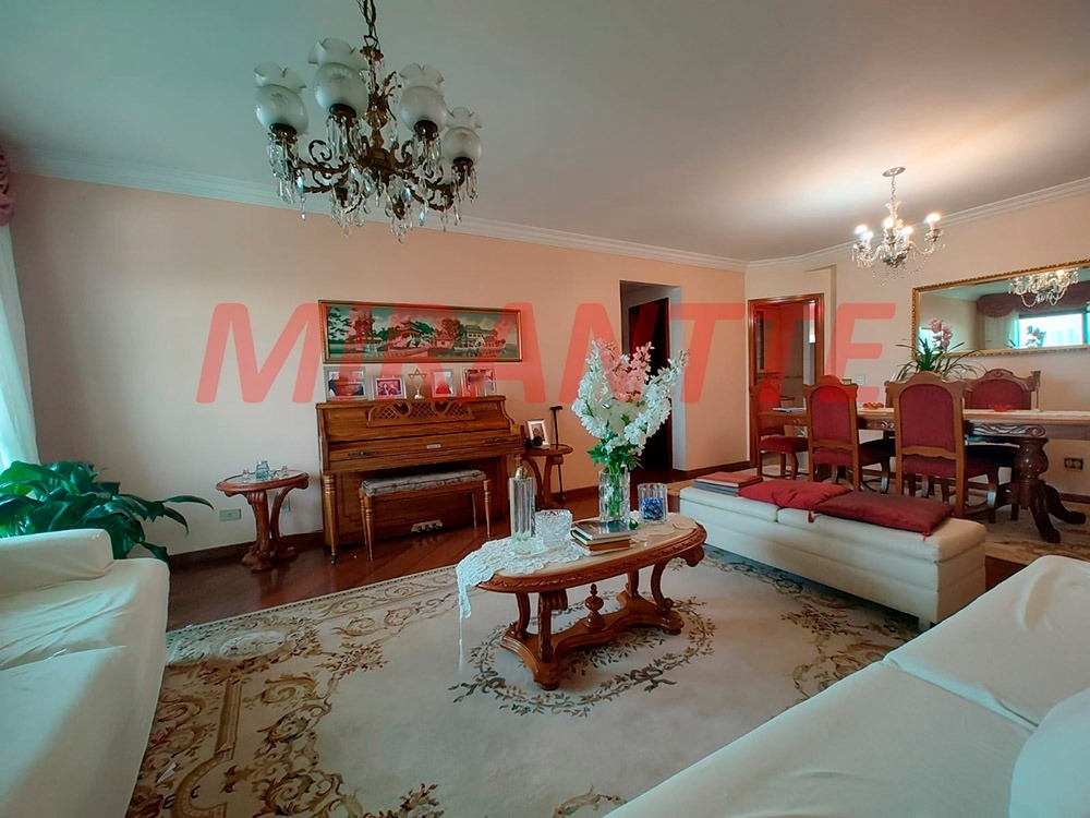 Apartamento de 158m² com 4 quartos em Água Fria