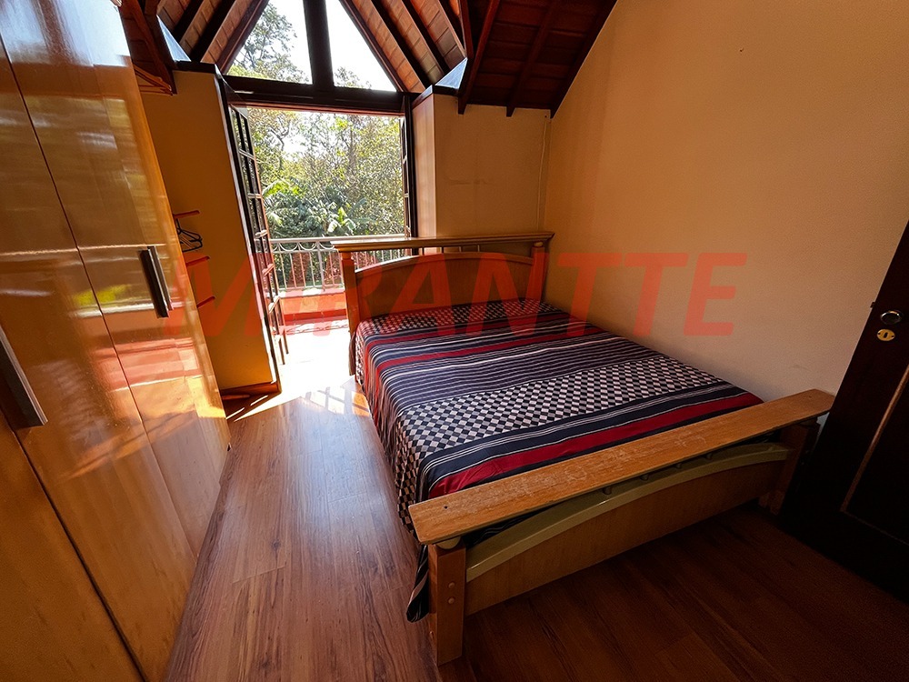 Casa terrea de 235m² com 8 quartos em Serra da Cantareira