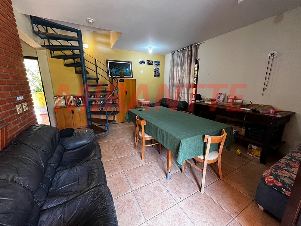 Casa terrea de 235m² com 8 quartos em Serra da Cantareira