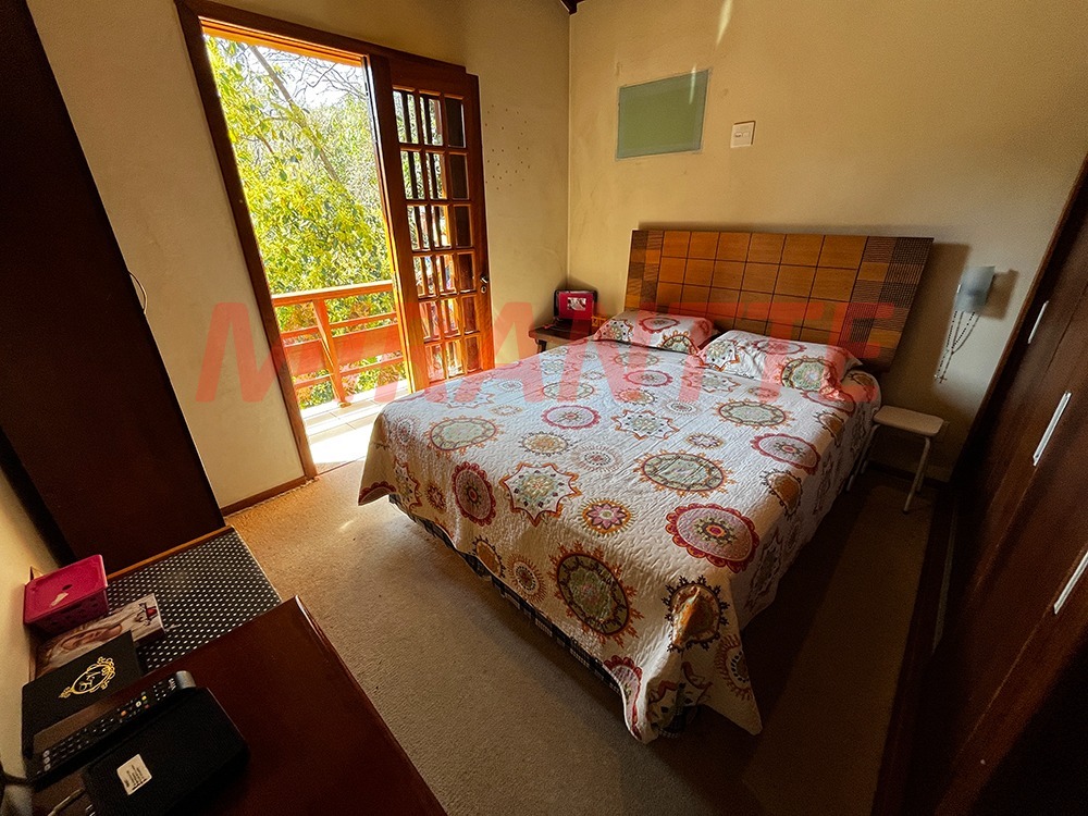 Casa terrea de 235m² com 8 quartos em Serra da Cantareira