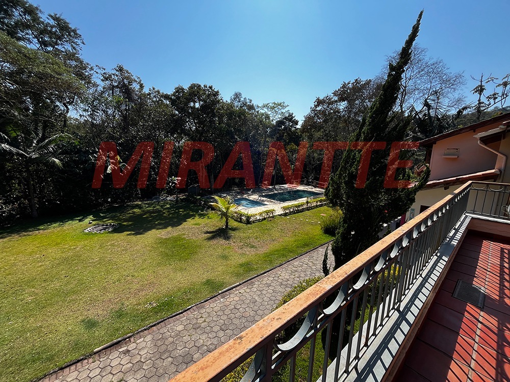Casa terrea de 235m² com 8 quartos em Serra da Cantareira