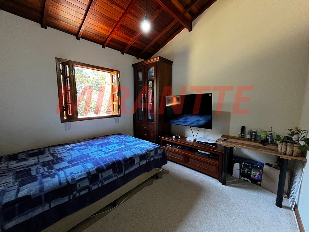 Casa terrea de 235m² com 8 quartos em Serra da Cantareira
