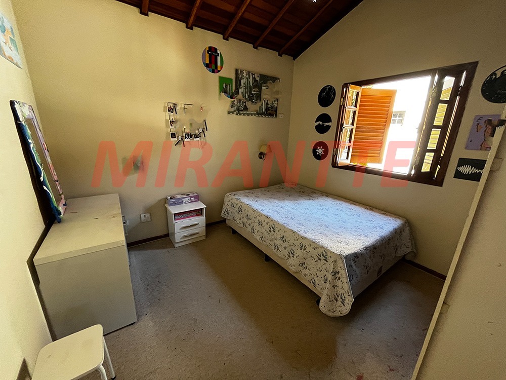 Casa terrea de 235m² com 8 quartos em Serra da Cantareira