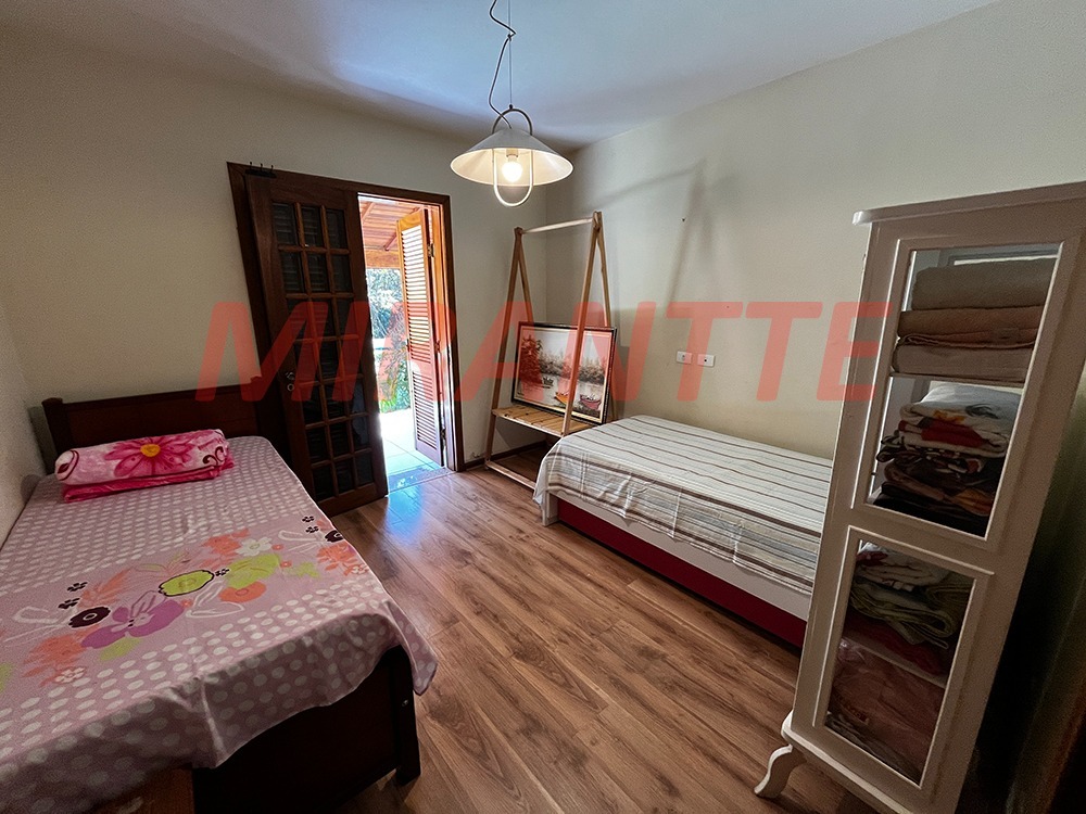 Casa terrea de 235m² com 8 quartos em Serra da Cantareira
