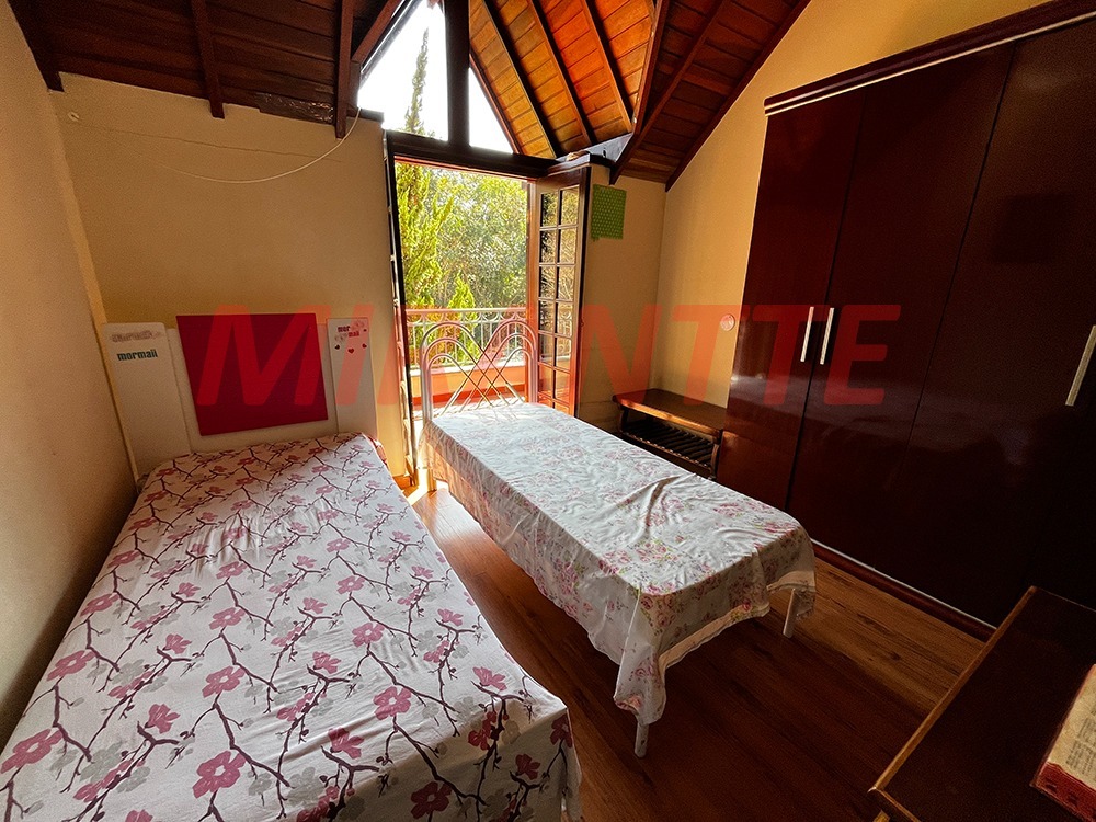 Casa terrea de 235m² com 8 quartos em Serra da Cantareira