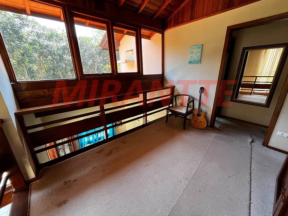 Casa terrea de 235m² com 8 quartos em Serra da Cantareira