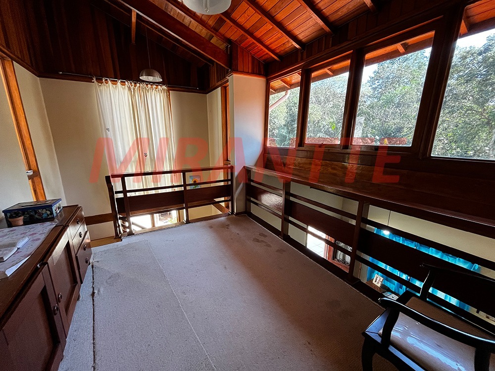 Casa terrea de 235m² com 8 quartos em Serra da Cantareira