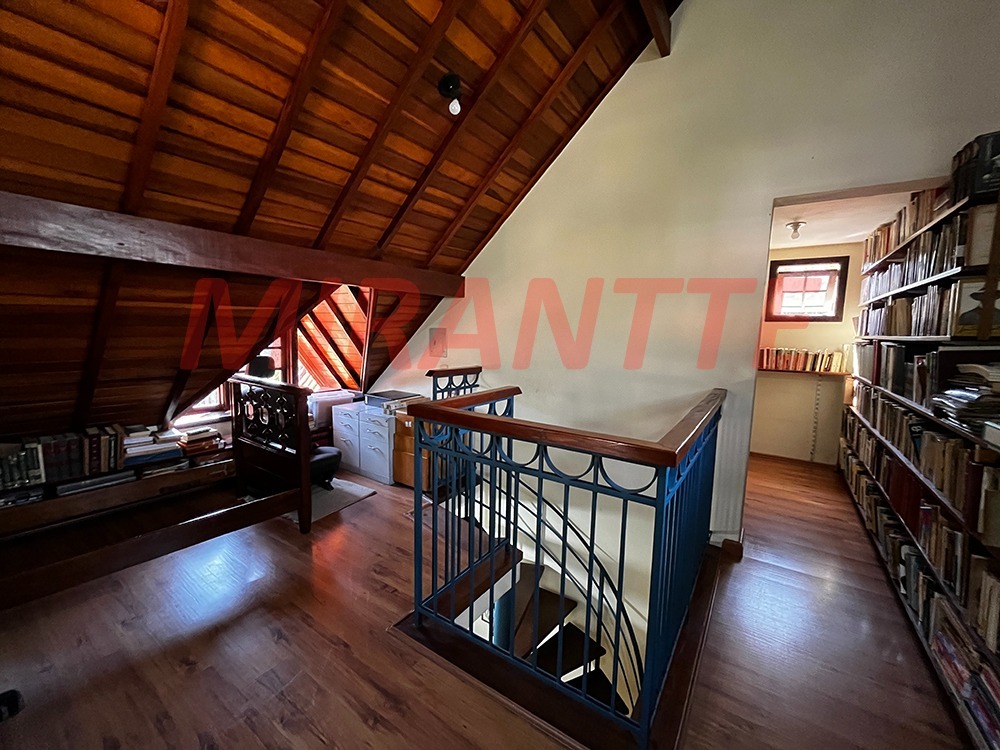 Casa terrea de 235m² com 8 quartos em Serra da Cantareira
