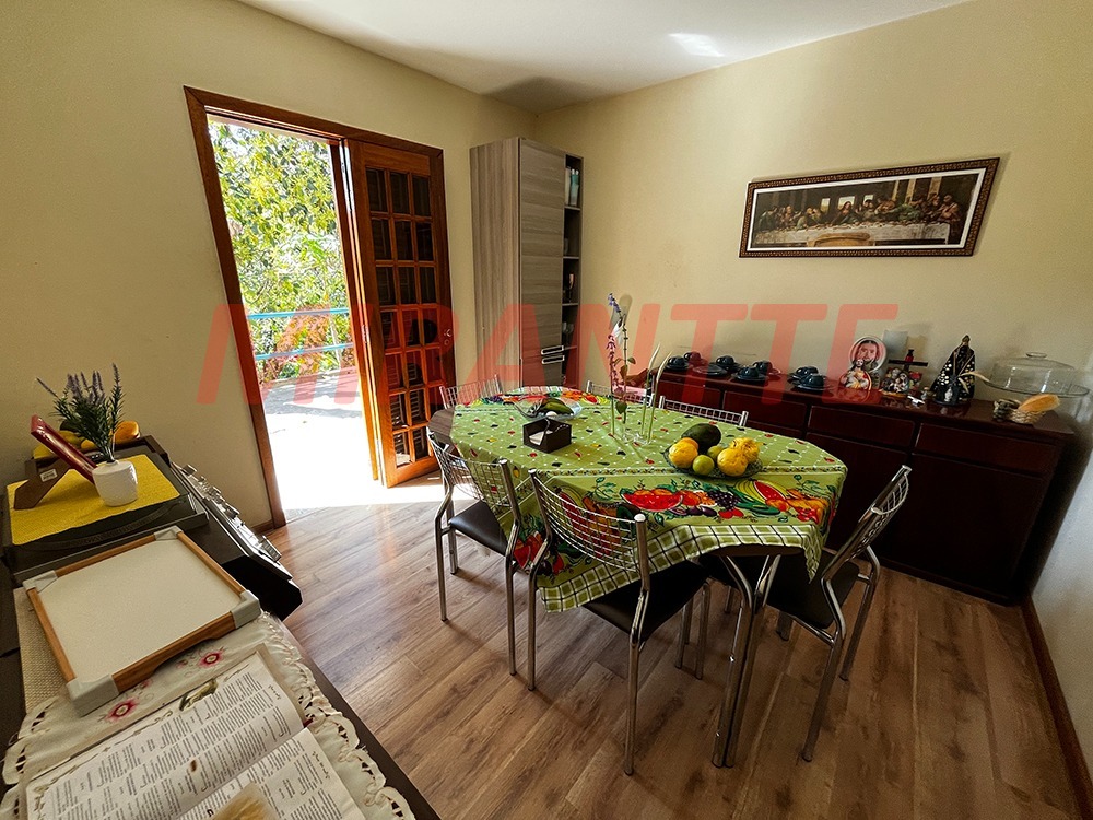 Casa terrea de 235m² com 8 quartos em Serra da Cantareira