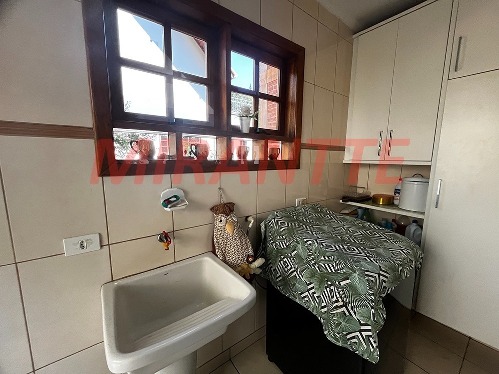 Casa terrea de 235m² com 8 quartos em Serra da Cantareira