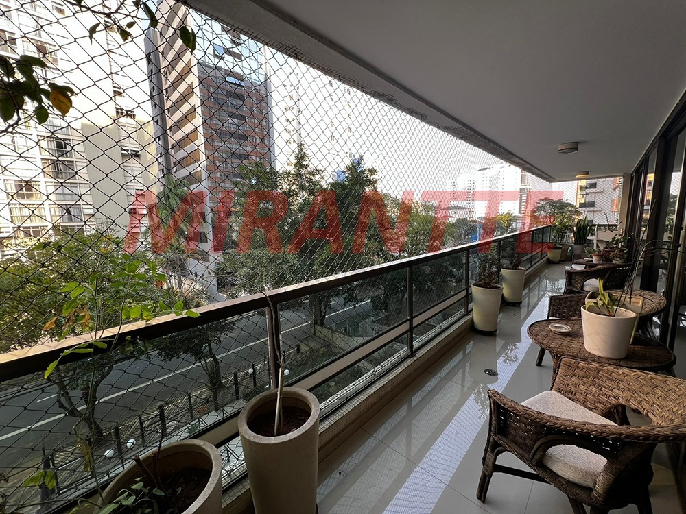 Apartamento de 329m² com 4 quartos em Santana