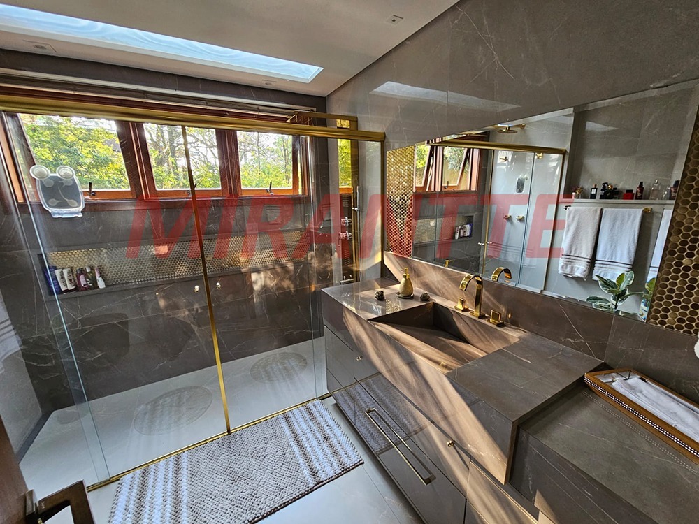 Cond. fechado de 500m² com 5 quartos em Roseira