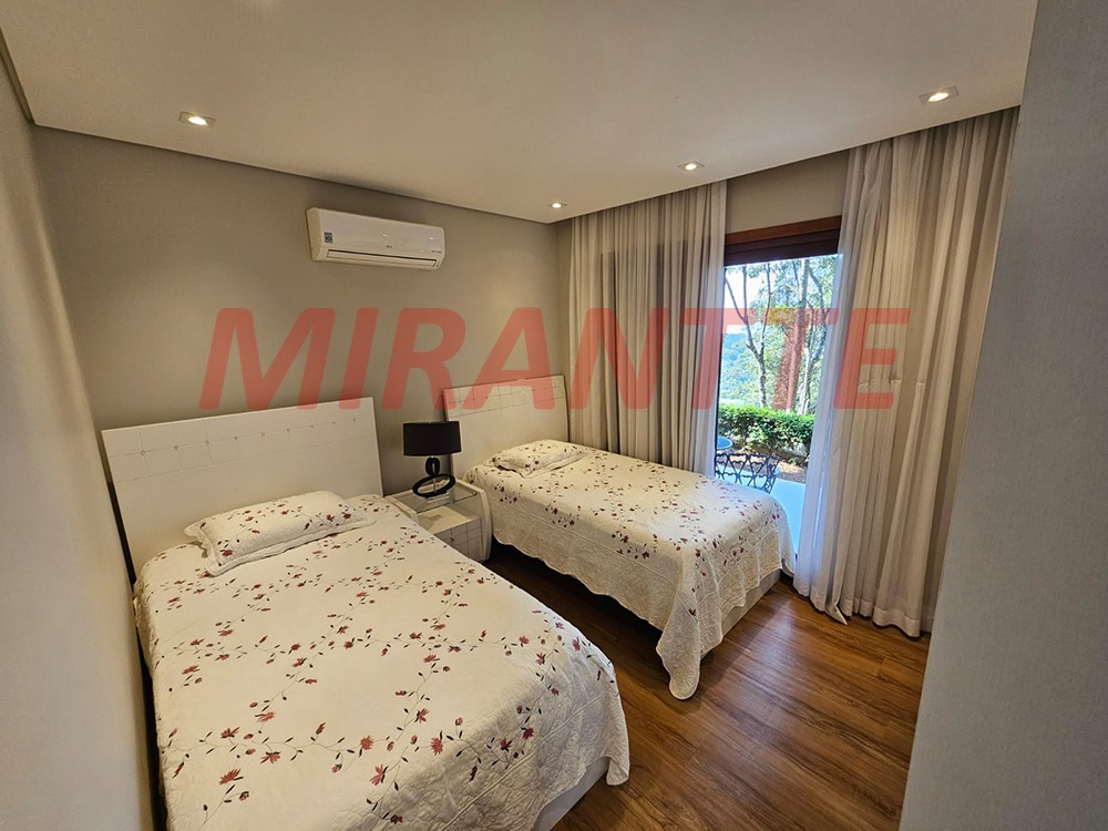Cond. fechado de 500m² com 5 quartos em Roseira