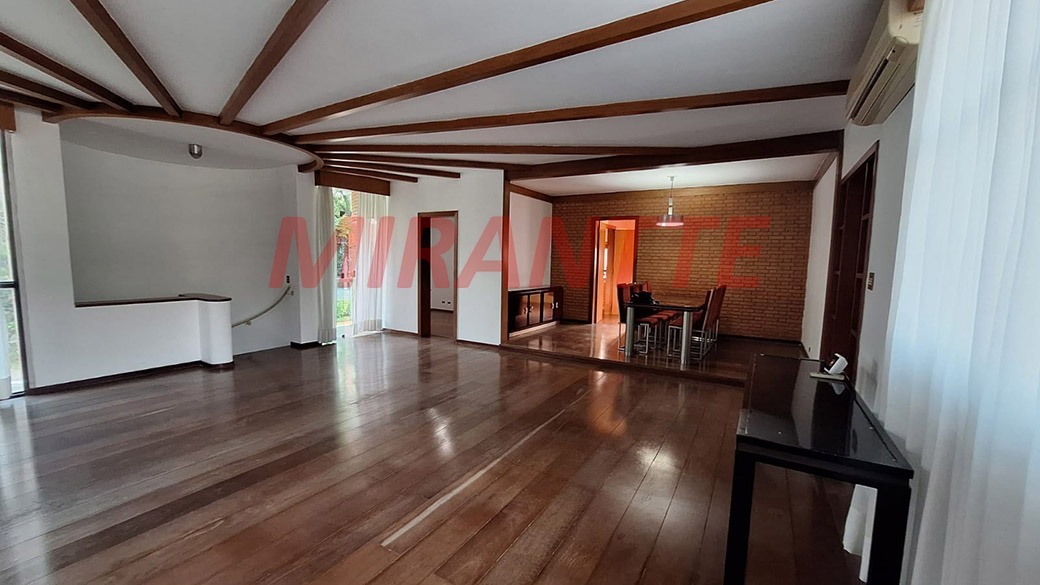 Sobrado de 332m² com 4 quartos em Jardim São Bento