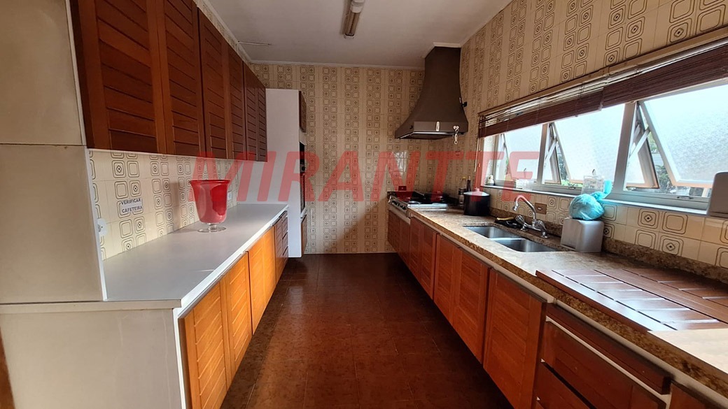 Sobrado de 332m² com 4 quartos em Jardim São Bento