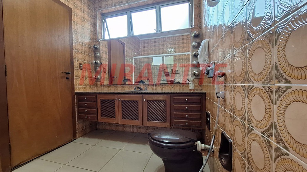 Sobrado de 332m² com 4 quartos em Jardim São Bento