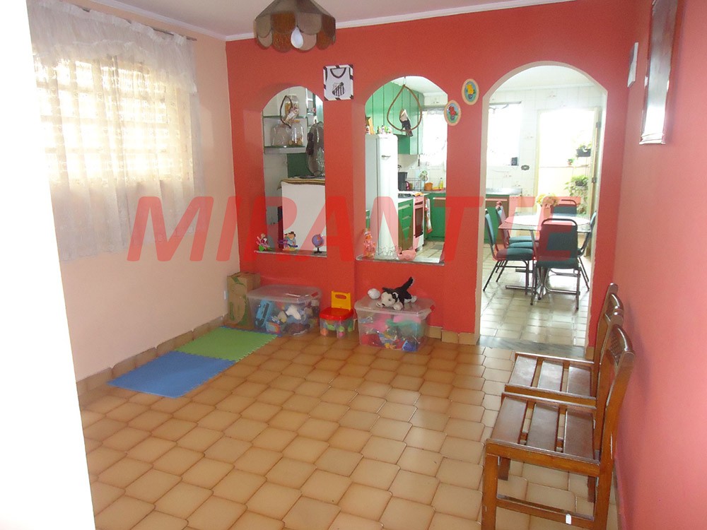 Sobrado de 227m² com 3 quartos em Santana