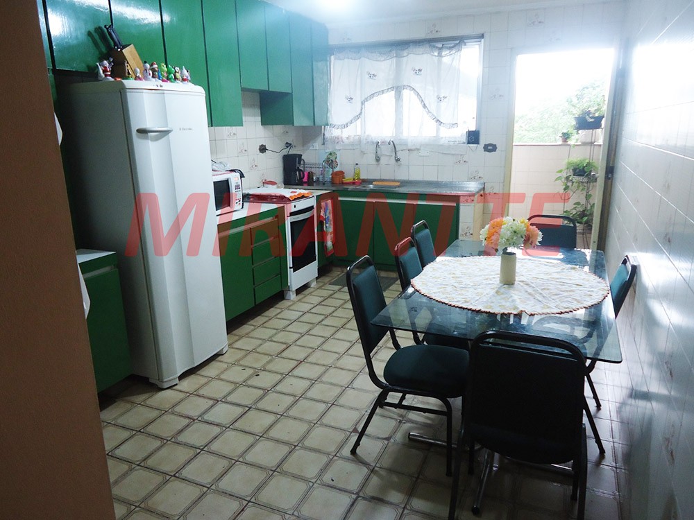 Sobrado de 227m² com 3 quartos em Santana