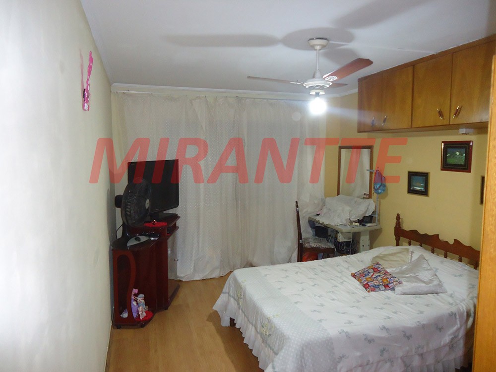 Sobrado de 227m² com 3 quartos em Santana
