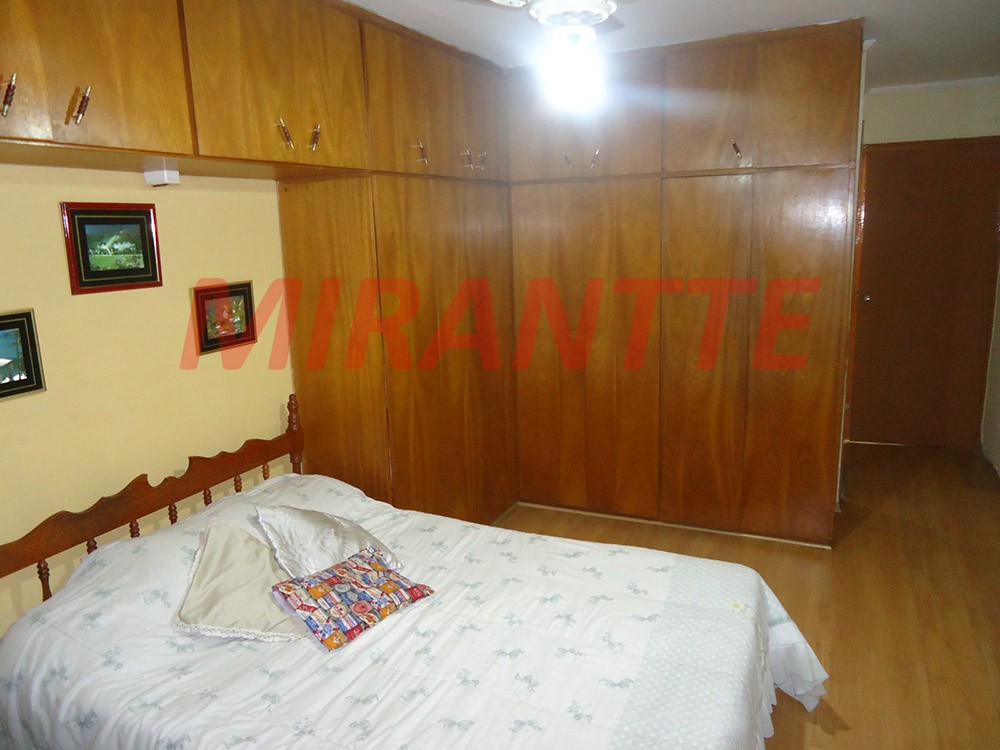 Sobrado de 227m² com 3 quartos em Santana