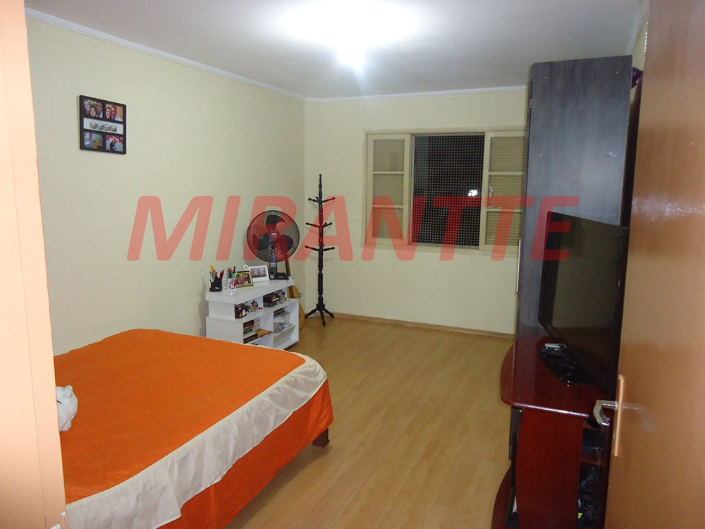 Sobrado de 227m² com 3 quartos em Santana
