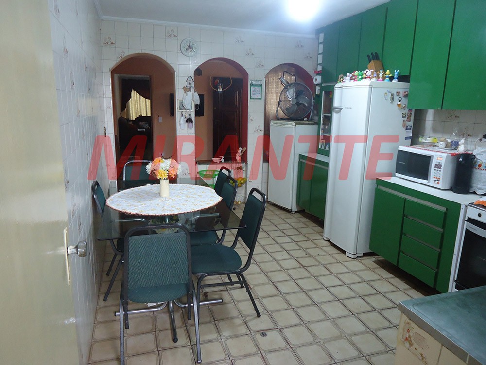 Sobrado de 227m² com 3 quartos em Santana