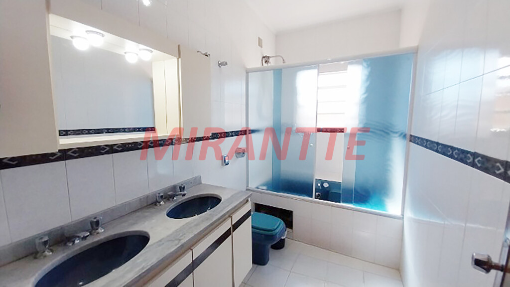 Sobrado com 3 quartos em Vila Nova Mazzei