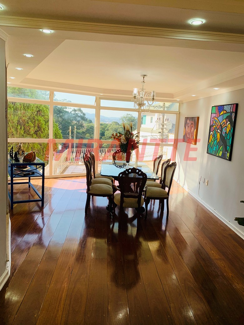 Sobrado de 277m² com 4 quartos em Jardim Kherlakian