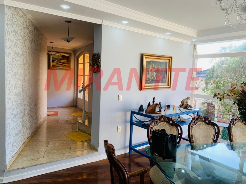 Sobrado de 277m² com 4 quartos em Jardim Kherlakian