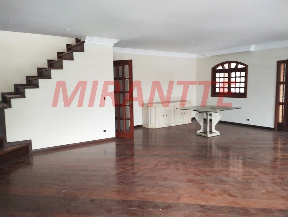 Sobrado de 200m² com 4 quartos em Tremembe