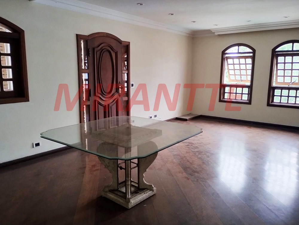 Sobrado de 200m² com 4 quartos em Tremembe