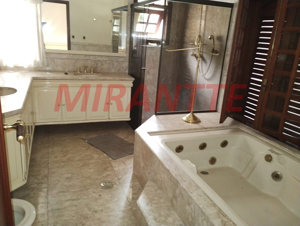 Sobrado de 200m² com 4 quartos em Tremembe