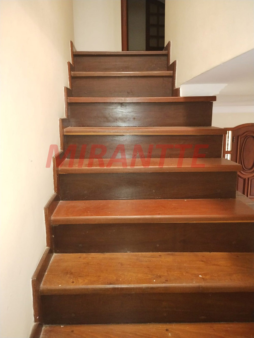 Sobrado de 200m² com 4 quartos em Tremembe