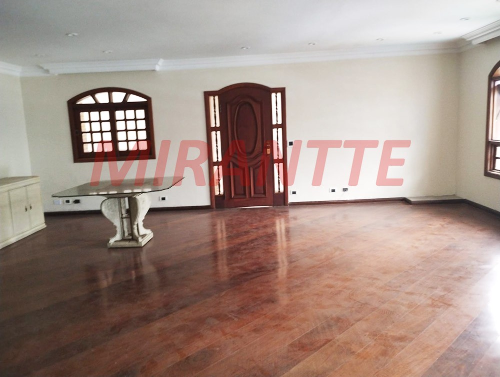 Sobrado de 200m² com 4 quartos em Tremembe
