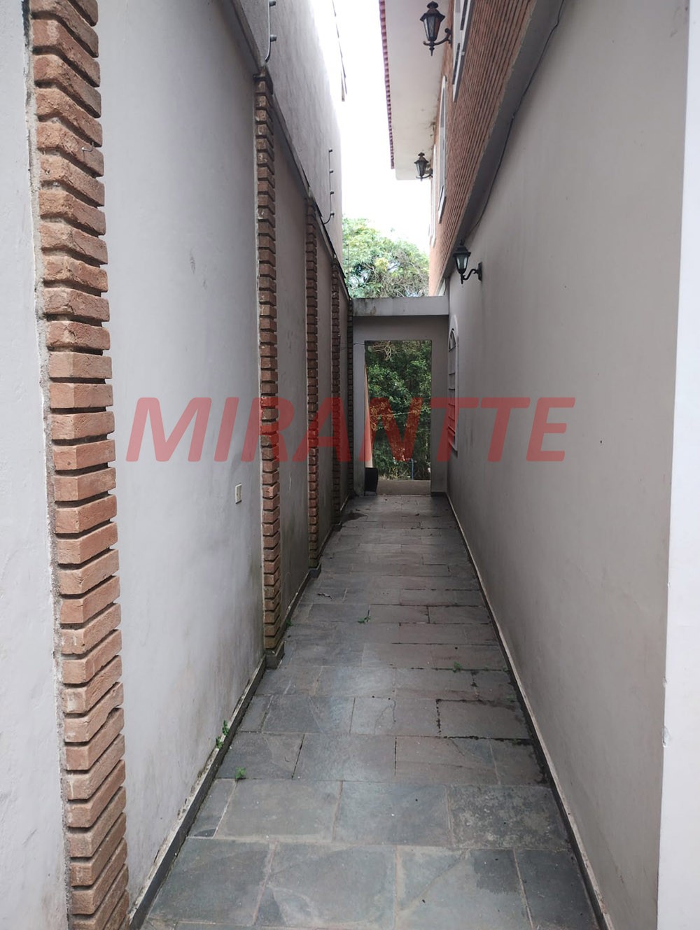Sobrado de 200m² com 4 quartos em Tremembe
