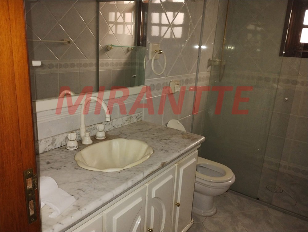Sobrado de 200m² com 4 quartos em Tremembe
