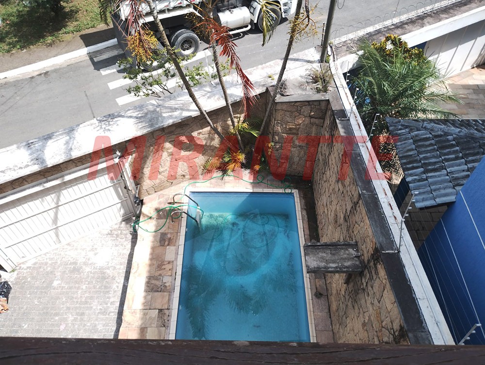Sobrado de 200m² com 4 quartos em Tremembe