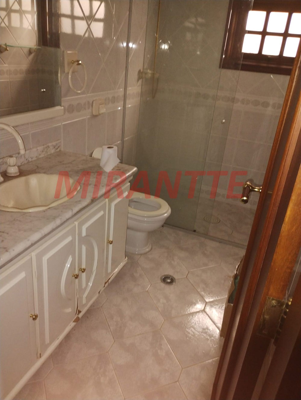Sobrado de 200m² com 4 quartos em Tremembe