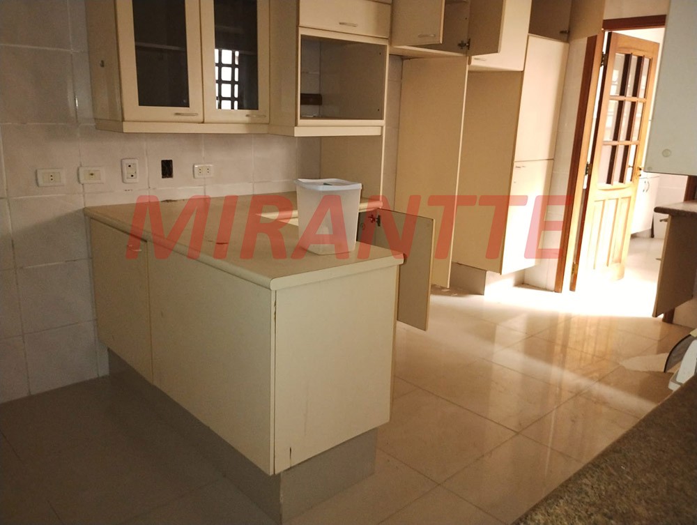 Sobrado de 200m² com 4 quartos em Tremembe