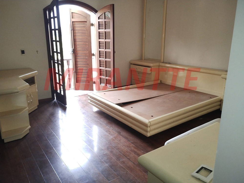Sobrado de 200m² com 4 quartos em Tremembe