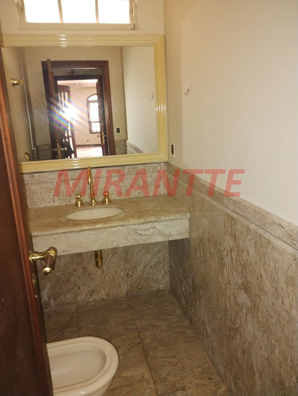 Sobrado de 200m² com 4 quartos em Tremembe
