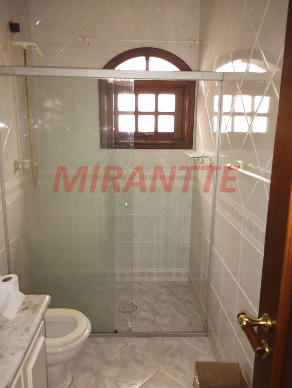 Sobrado de 200m² com 4 quartos em Tremembe