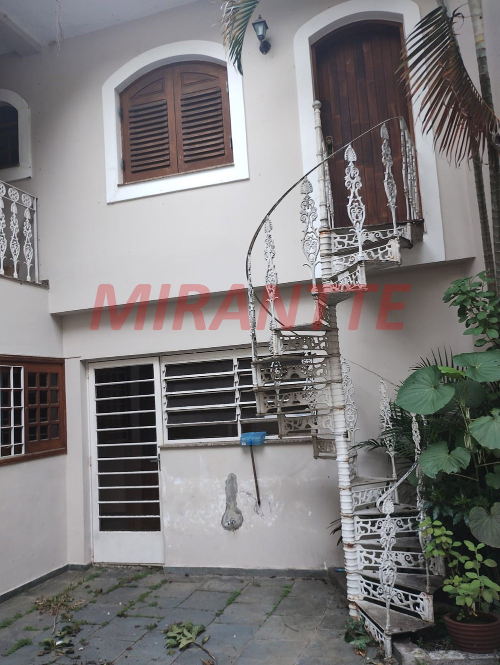 Sobrado de 200m² com 4 quartos em Tremembe