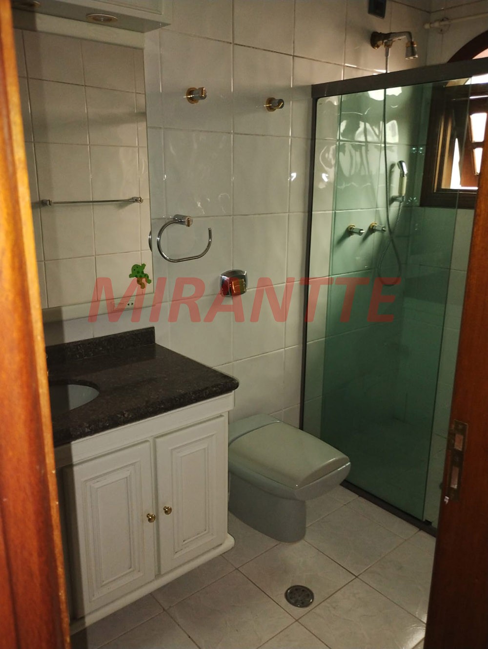 Sobrado de 200m² com 4 quartos em Tremembe
