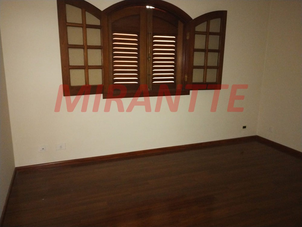 Sobrado de 200m² com 4 quartos em Tremembe