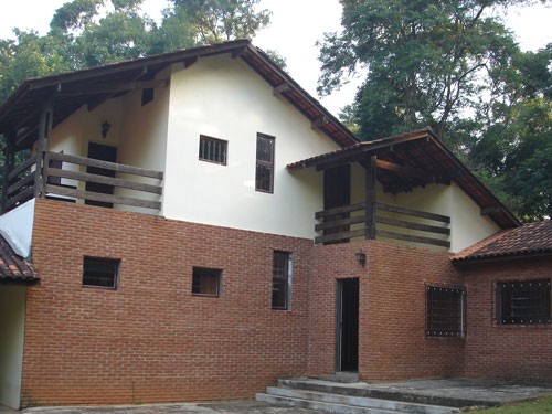 Sobrado de 550m² com 4 quartos em Serra da Cantareira