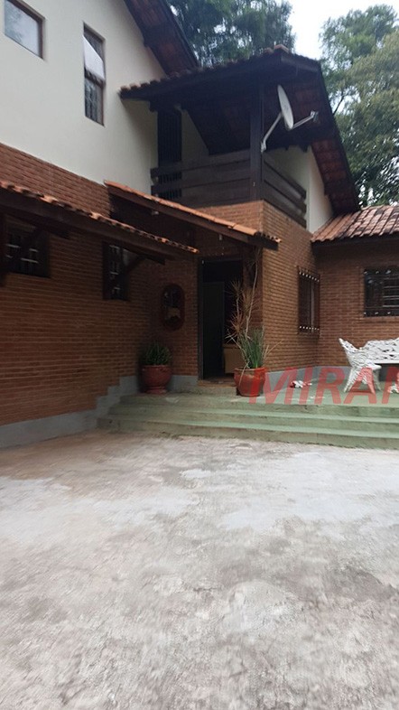 Sobrado de 550m² com 4 quartos em Serra da Cantareira