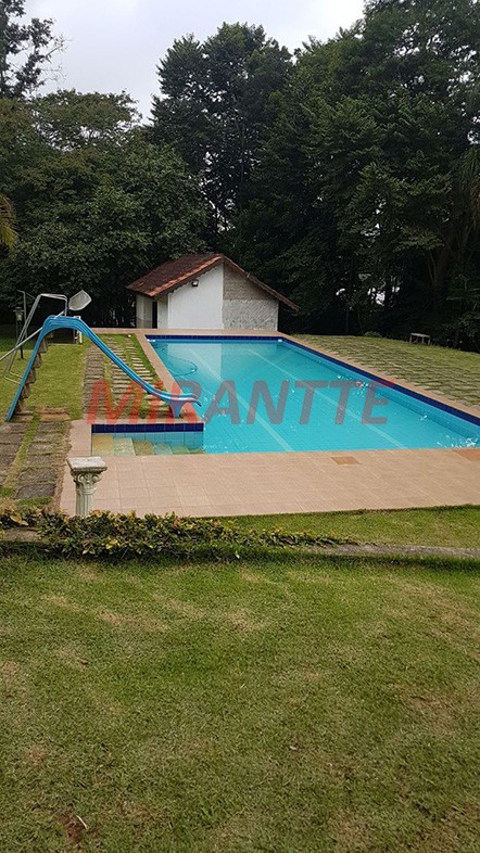 Sobrado de 550m² com 4 quartos em Serra da Cantareira