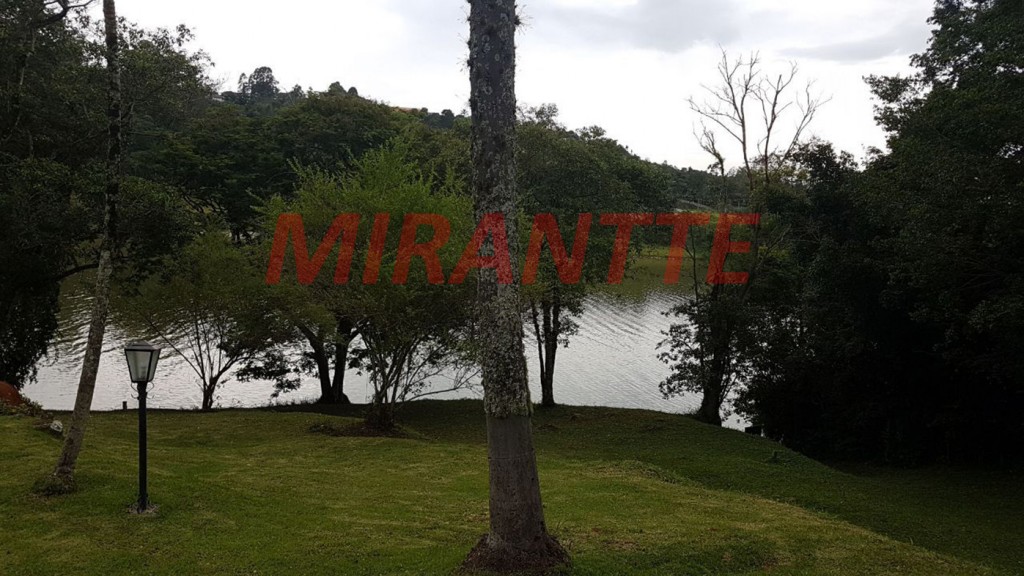 Sobrado de 550m² com 4 quartos em Serra da Cantareira